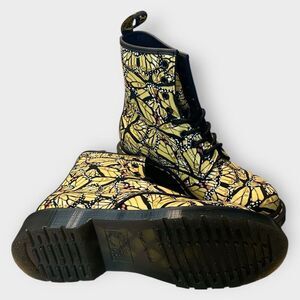 Dr. Martens Womens 1460 Butterfly Print 8-Eye Lace Up Boot size 6 New No Box